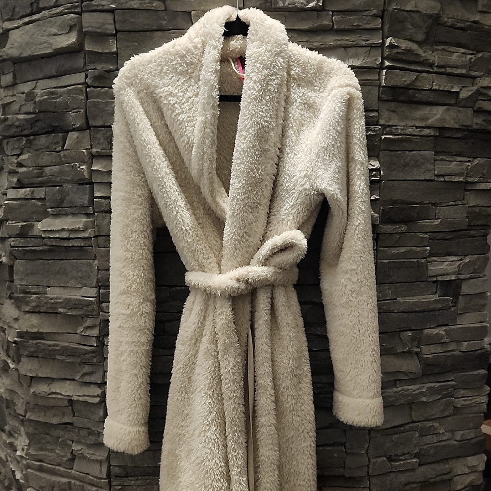 La Senza Cream Fleece Robe! Fluffy And Comfy!!